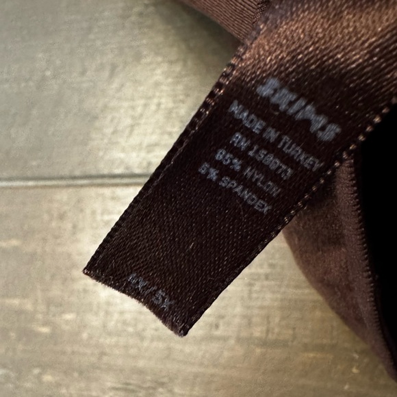 SKIMS ESSENTIAL CREW NECK LONG SLEEVE BODYSUIT - Picture 13 of 13